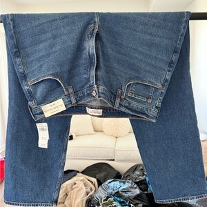 Abercrombie & Fitch Ultra High Rise Dtraight Ankle Ripped Jeans